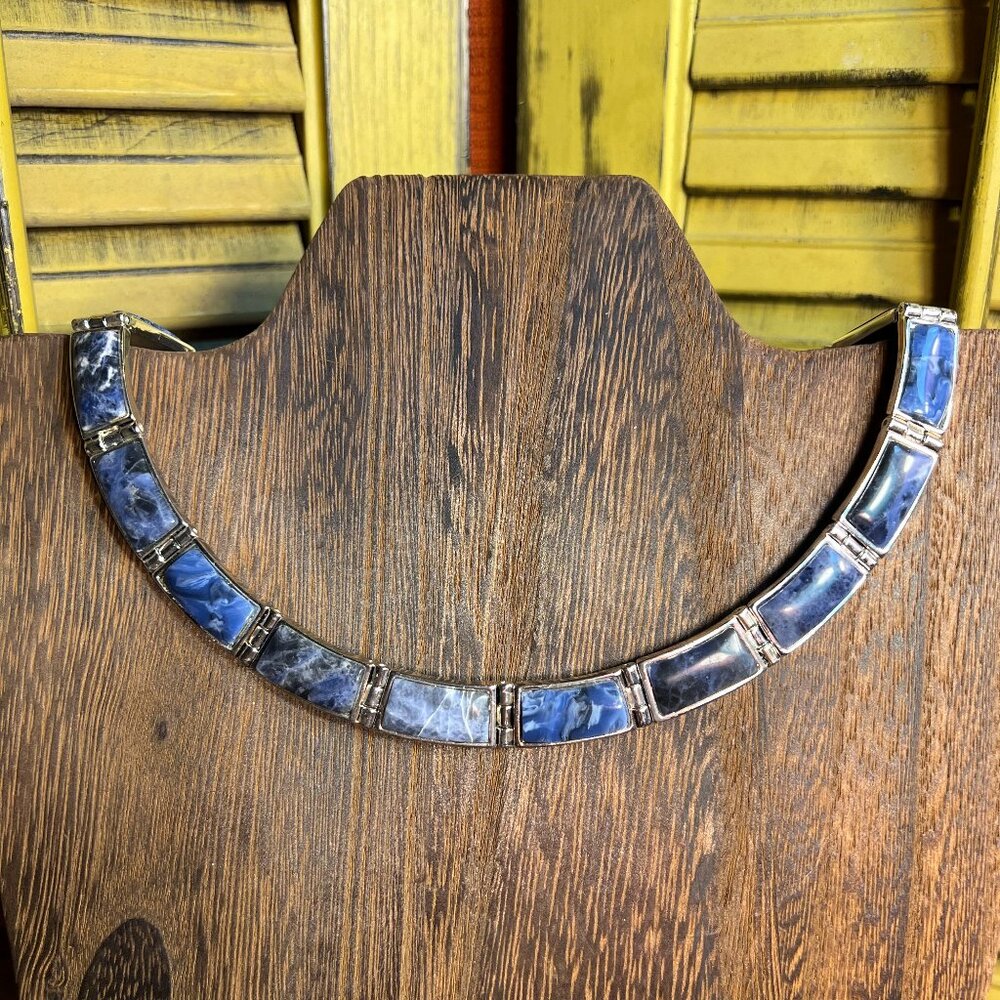 Stunning Vintage Monet Stone and Lucite Silvertone Collar Necklace